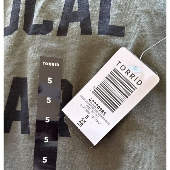 Torrid +5 Green Split Neck Support Your Local Dive Bar Statement Half Sleeve Tee - Picture 7 of 7